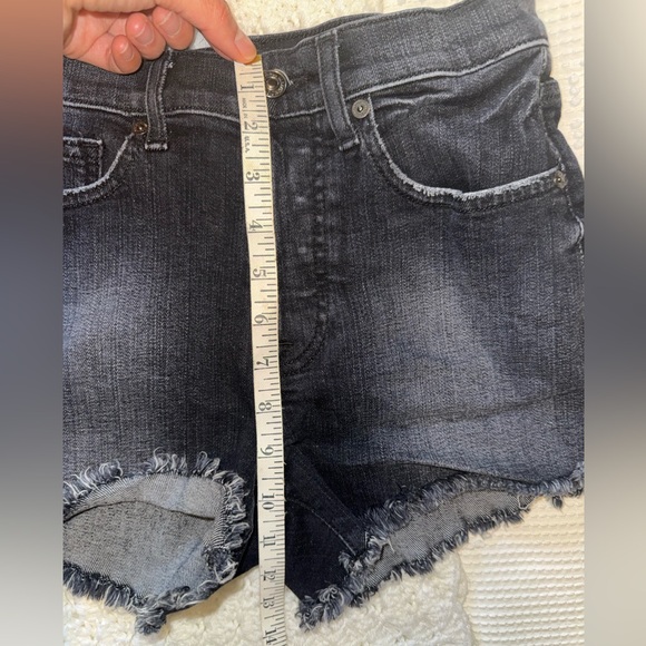 7 For All Mankind Women’s Black Demin Monroe High-Rise Cutoff Jean Shorts - Picture 10 of 12